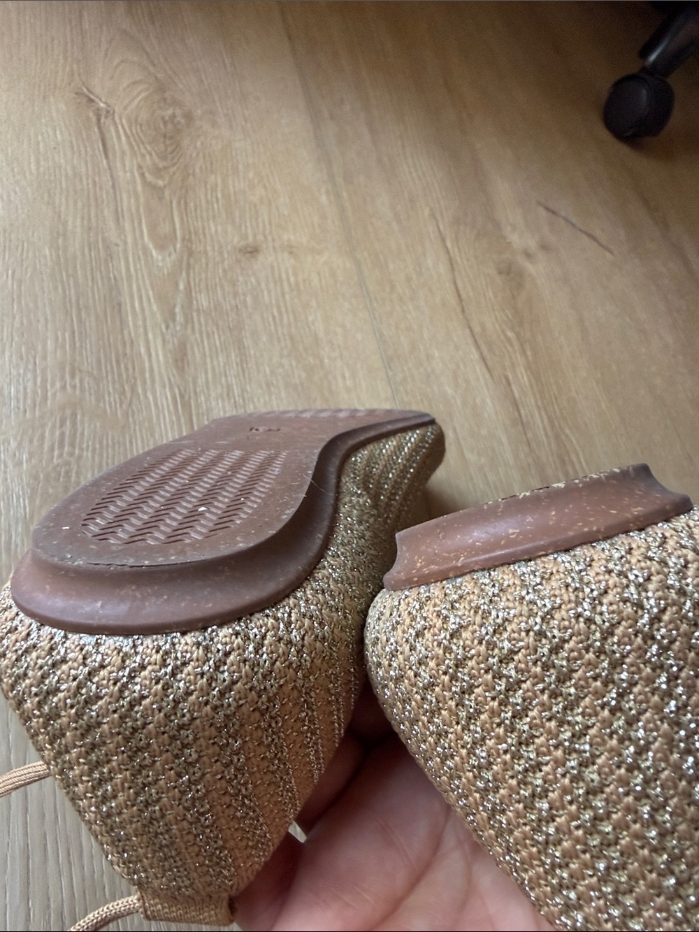 Rothys The Square Wrap in Gold Stripe 9 - Picture 5 of 6